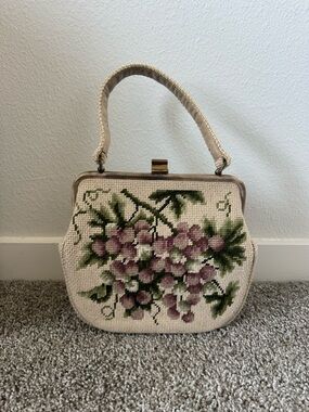 Vtg Needlepoint Tapestry floral Motif Tan Purse Hinged Flat Bottom Handbag
